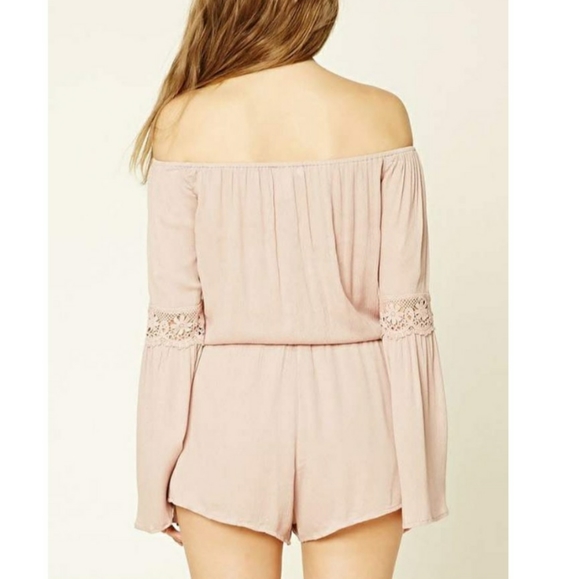 🌟NWT🌟 Forever 21 Crochet Panel Off-Shoulder Romper Long Sleeves Medium Blush - Picture 2 of 8